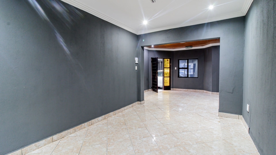 5 Bedroom Property for Sale in Lenasia Ext 5 Gauteng