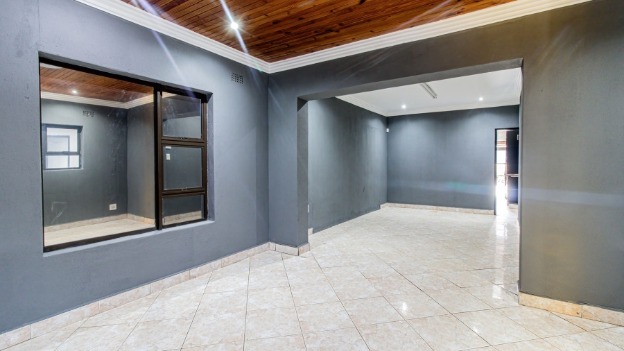 5 Bedroom Property for Sale in Lenasia Ext 5 Gauteng