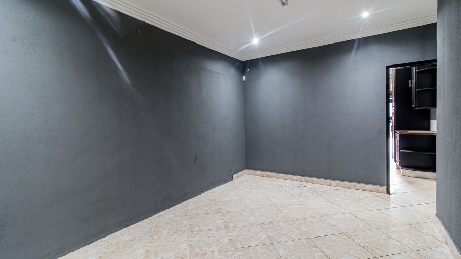 5 Bedroom Property for Sale in Lenasia Ext 5 Gauteng