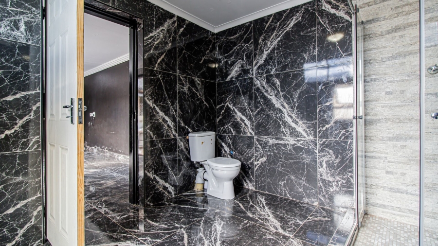 5 Bedroom Property for Sale in Lenasia Ext 5 Gauteng