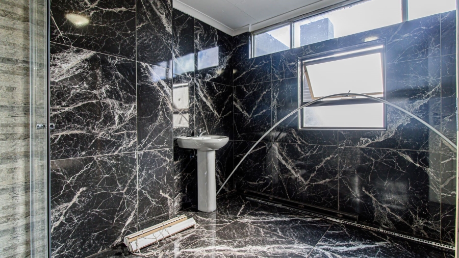 5 Bedroom Property for Sale in Lenasia Ext 5 Gauteng