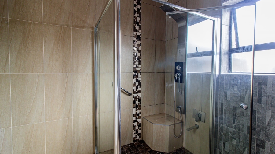 5 Bedroom Property for Sale in Lenasia Ext 5 Gauteng