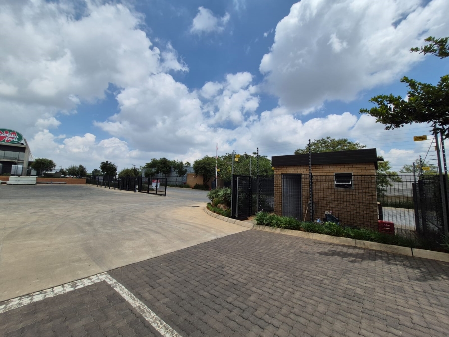 To Let commercial Property for Rent in Randjespark Gauteng