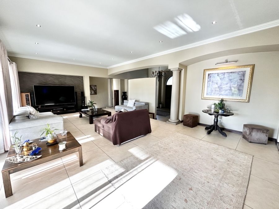 5 Bedroom Property for Sale in Blue Valley Golf Estate Gauteng