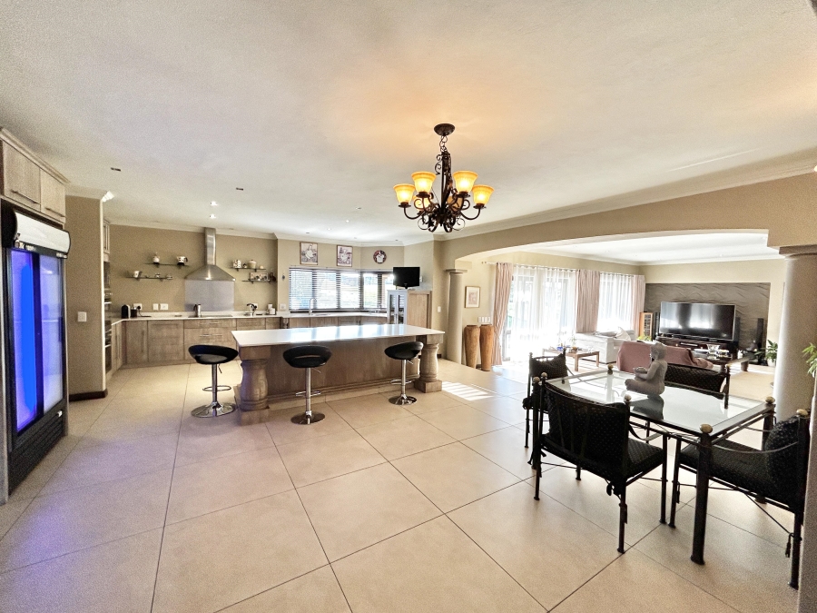 5 Bedroom Property for Sale in Blue Valley Golf Estate Gauteng