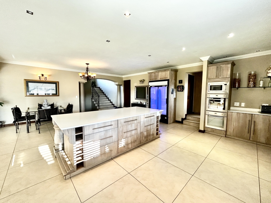 5 Bedroom Property for Sale in Blue Valley Golf Estate Gauteng