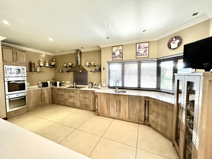 5 Bedroom Property for Sale in Blue Valley Golf Estate Gauteng