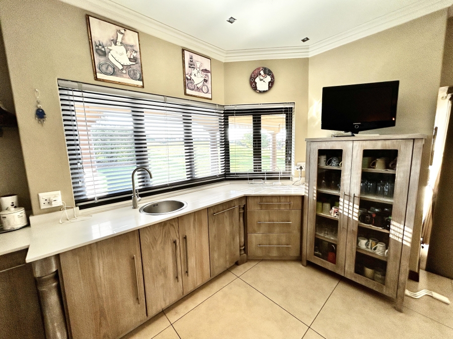 5 Bedroom Property for Sale in Blue Valley Golf Estate Gauteng