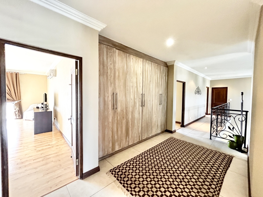5 Bedroom Property for Sale in Blue Valley Golf Estate Gauteng