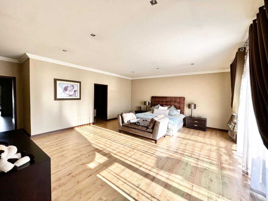 5 Bedroom Property for Sale in Blue Valley Golf Estate Gauteng