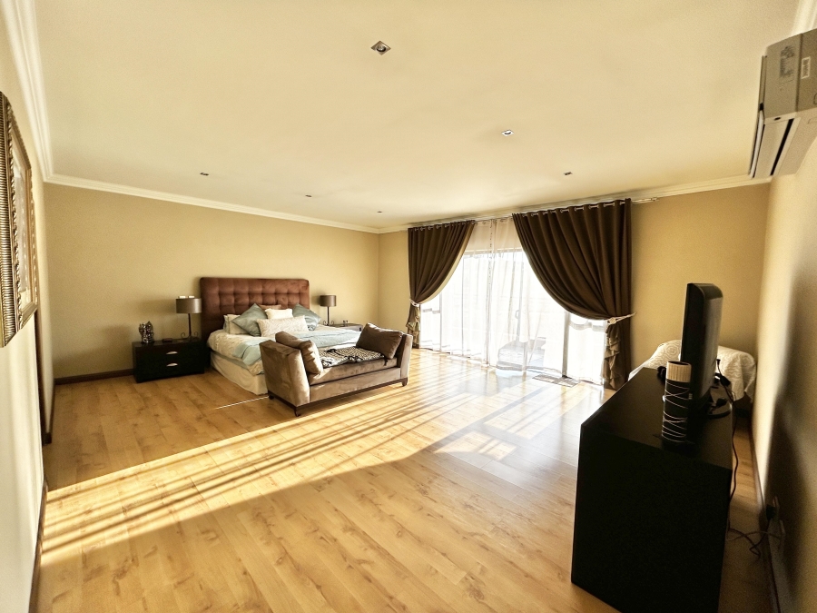 5 Bedroom Property for Sale in Blue Valley Golf Estate Gauteng
