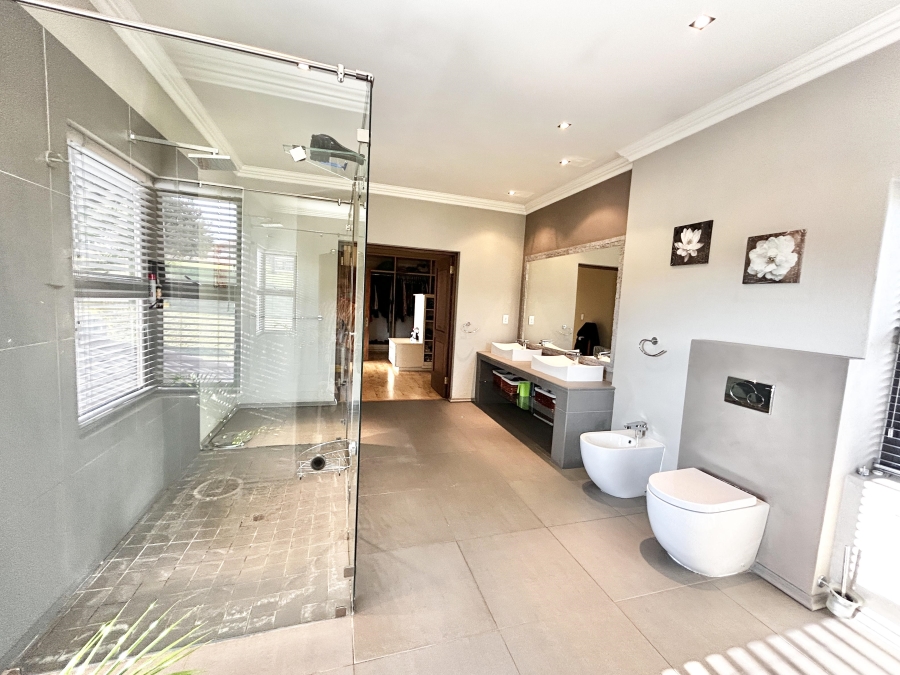 5 Bedroom Property for Sale in Blue Valley Golf Estate Gauteng