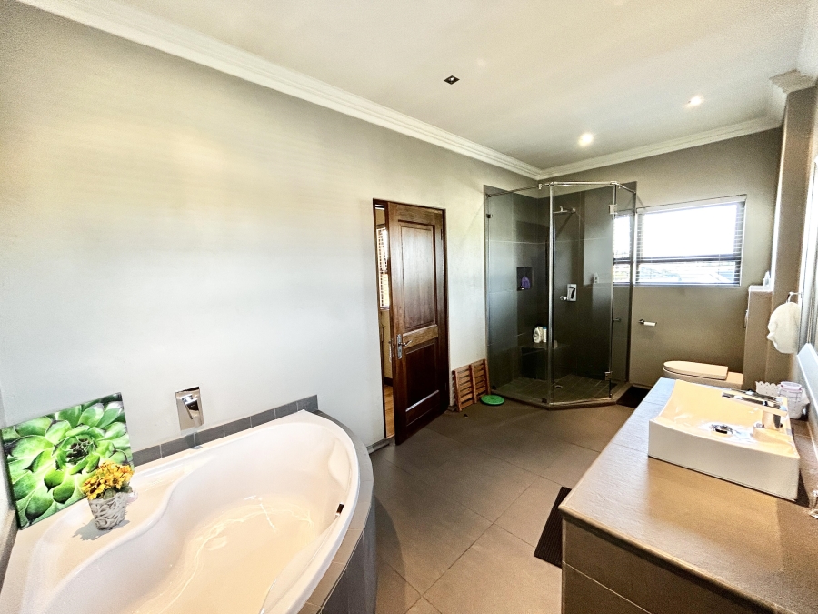 5 Bedroom Property for Sale in Blue Valley Golf Estate Gauteng