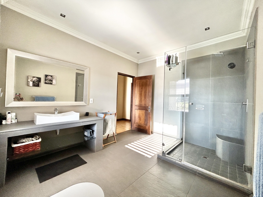 5 Bedroom Property for Sale in Blue Valley Golf Estate Gauteng