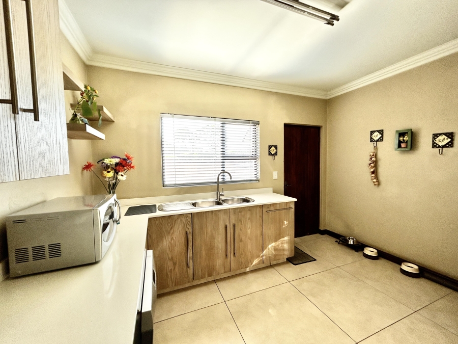 5 Bedroom Property for Sale in Blue Valley Golf Estate Gauteng