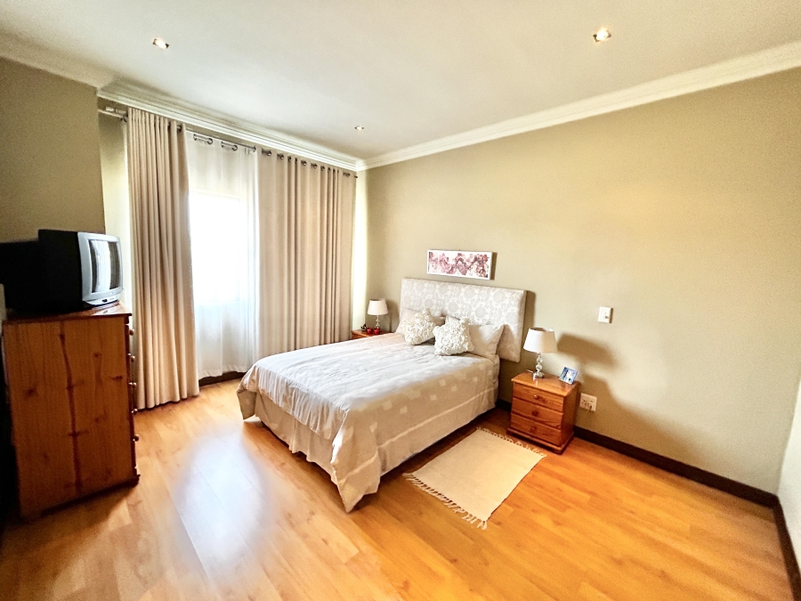 5 Bedroom Property for Sale in Blue Valley Golf Estate Gauteng