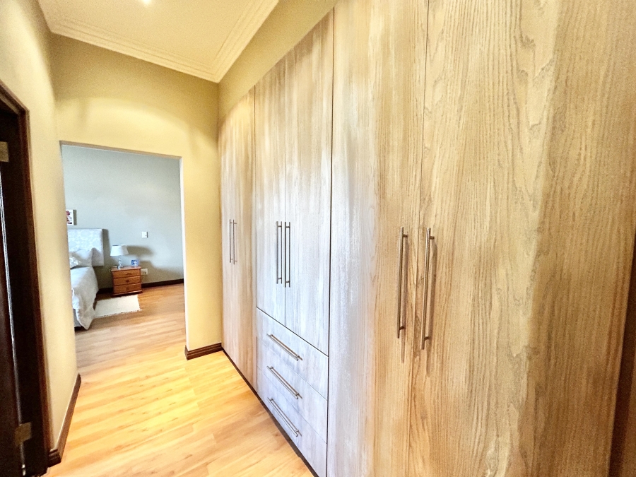 5 Bedroom Property for Sale in Blue Valley Golf Estate Gauteng