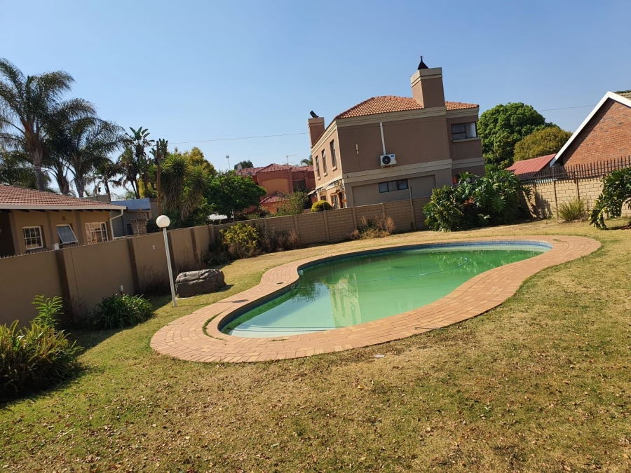 2 Bedroom Property for Sale in Nimrod Park Gauteng