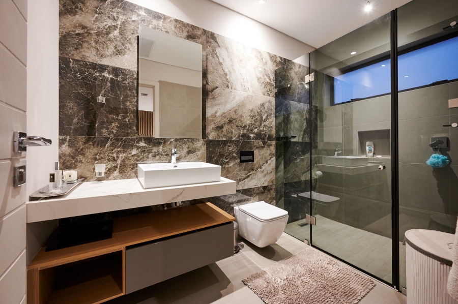 5 Bedroom Property for Sale in Waterfall Country Estate Gauteng