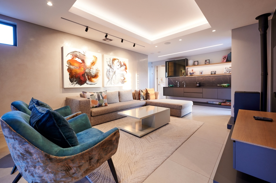 5 Bedroom Property for Sale in Waterfall Country Estate Gauteng