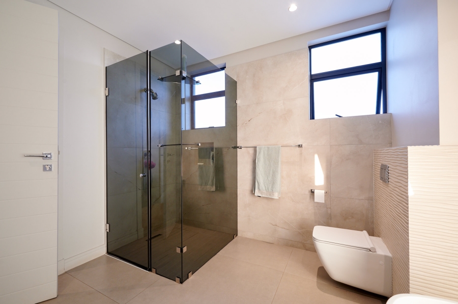 5 Bedroom Property for Sale in Waterfall Country Estate Gauteng