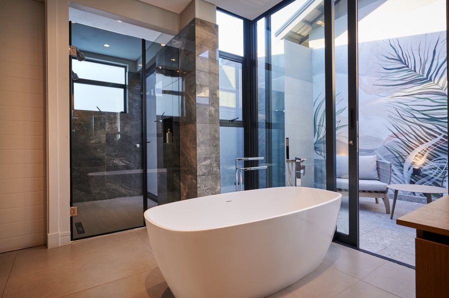 5 Bedroom Property for Sale in Waterfall Country Estate Gauteng