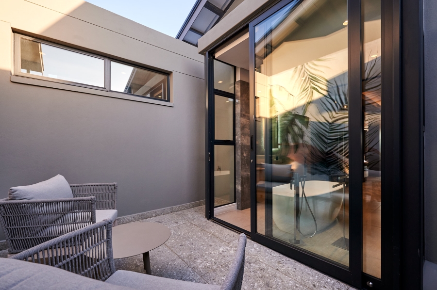 5 Bedroom Property for Sale in Waterfall Country Estate Gauteng