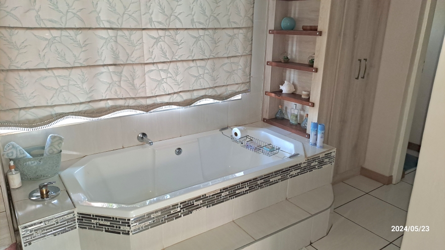 4 Bedroom Property for Sale in Suiderberg Gauteng