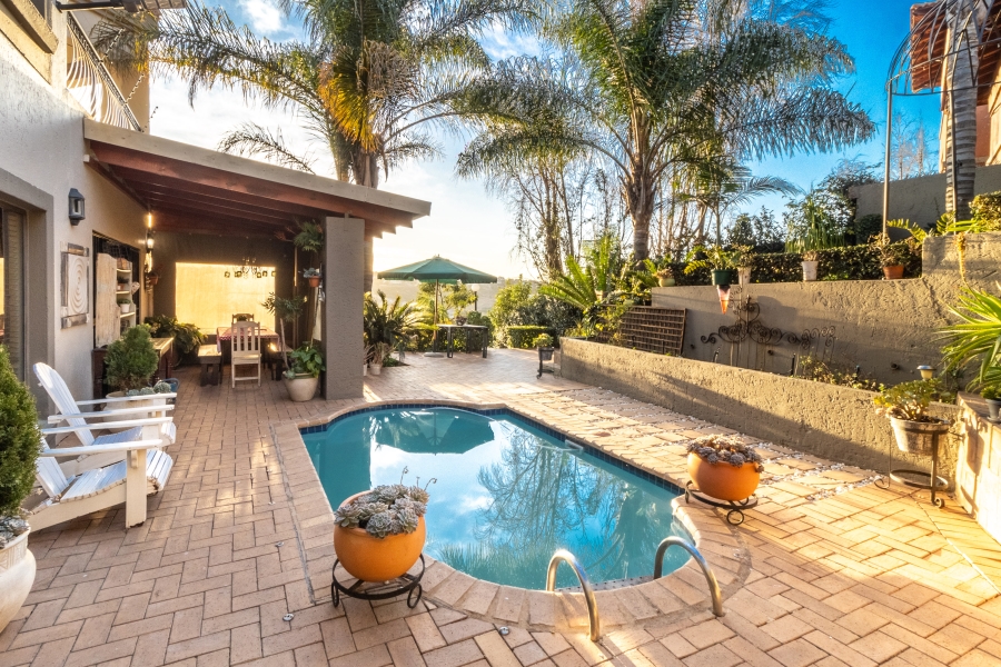 4 Bedroom Property for Sale in Waterkloof Ridge Gauteng