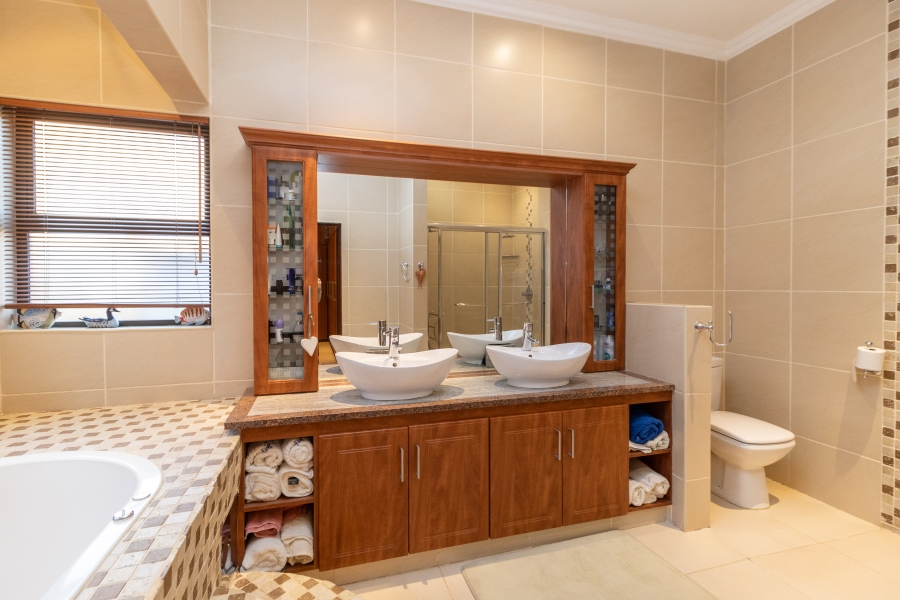 4 Bedroom Property for Sale in Waterkloof Ridge Gauteng