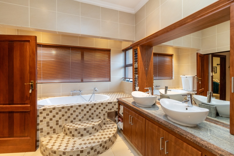 4 Bedroom Property for Sale in Waterkloof Ridge Gauteng