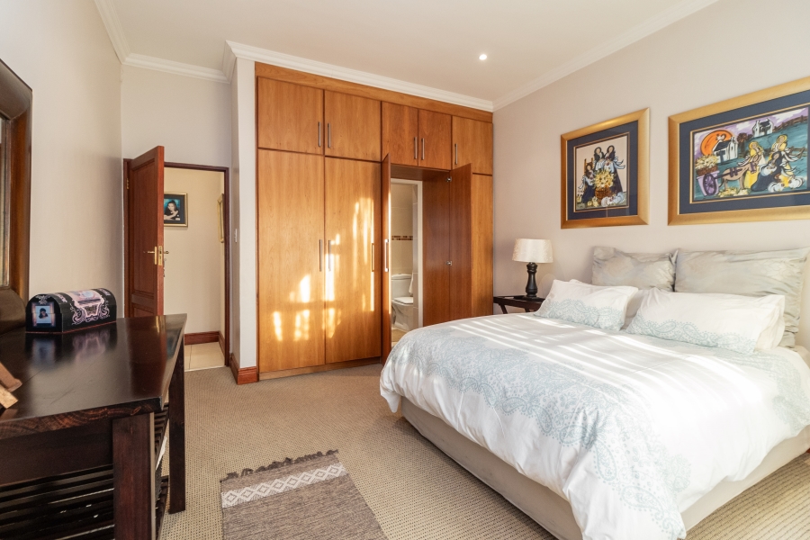 4 Bedroom Property for Sale in Waterkloof Ridge Gauteng