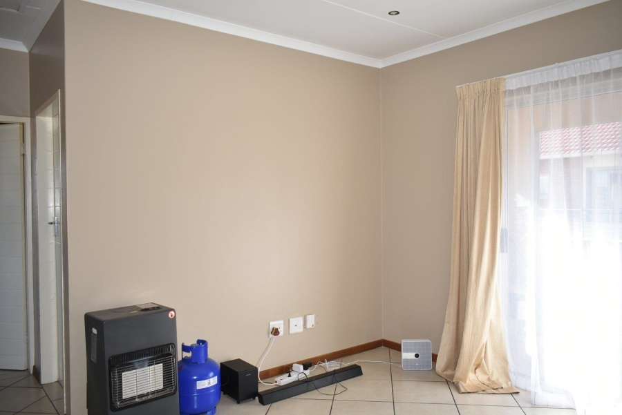 2 Bedroom Property for Sale in Stone Ridge Gauteng