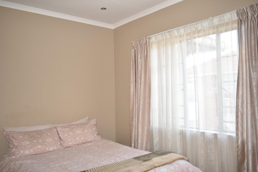 2 Bedroom Property for Sale in Stone Ridge Gauteng