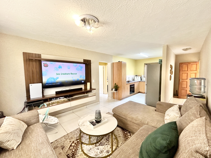 2 Bedroom Property for Sale in Kosmosdal Gauteng