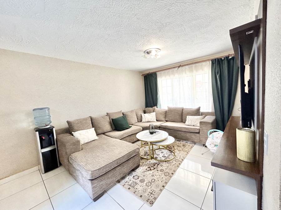 2 Bedroom Property for Sale in Kosmosdal Gauteng