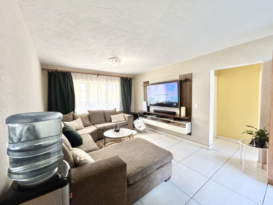 2 Bedroom Property for Sale in Kosmosdal Gauteng
