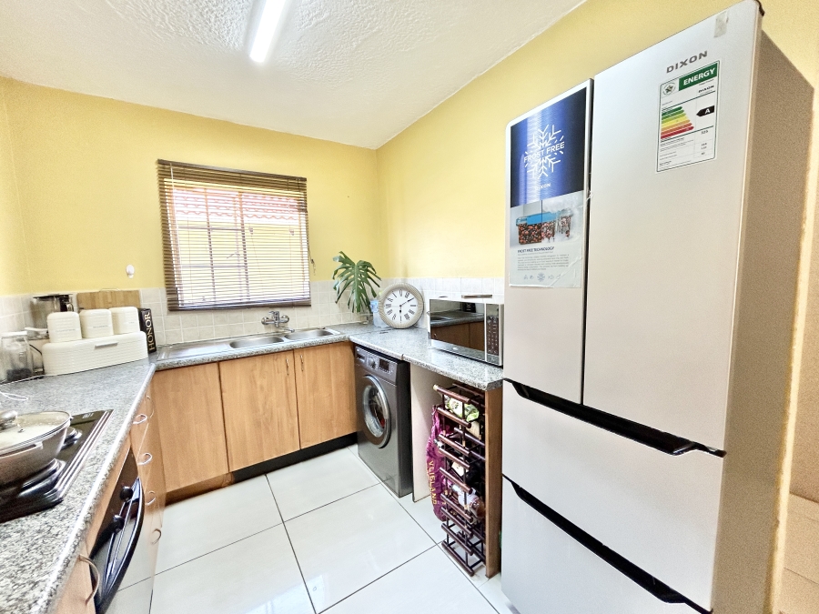 2 Bedroom Property for Sale in Kosmosdal Gauteng