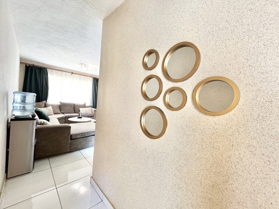 2 Bedroom Property for Sale in Kosmosdal Gauteng