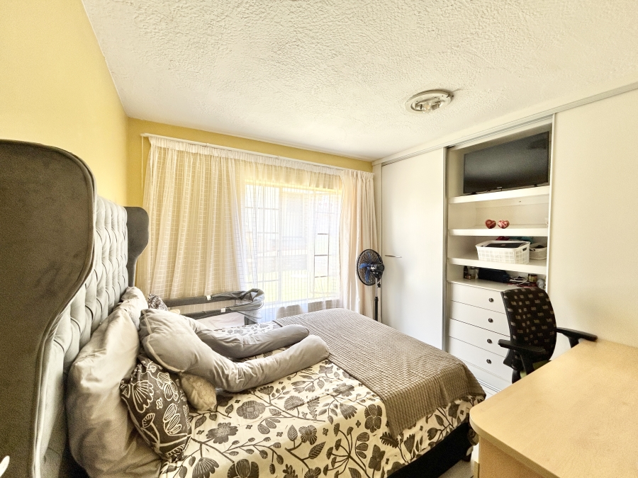 2 Bedroom Property for Sale in Kosmosdal Gauteng