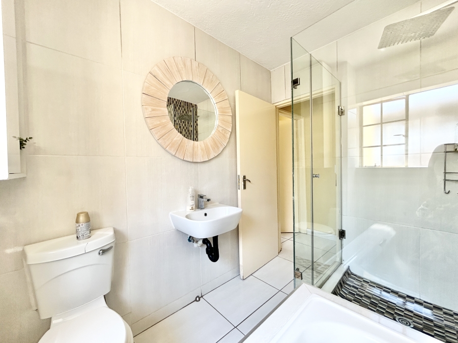2 Bedroom Property for Sale in Kosmosdal Gauteng