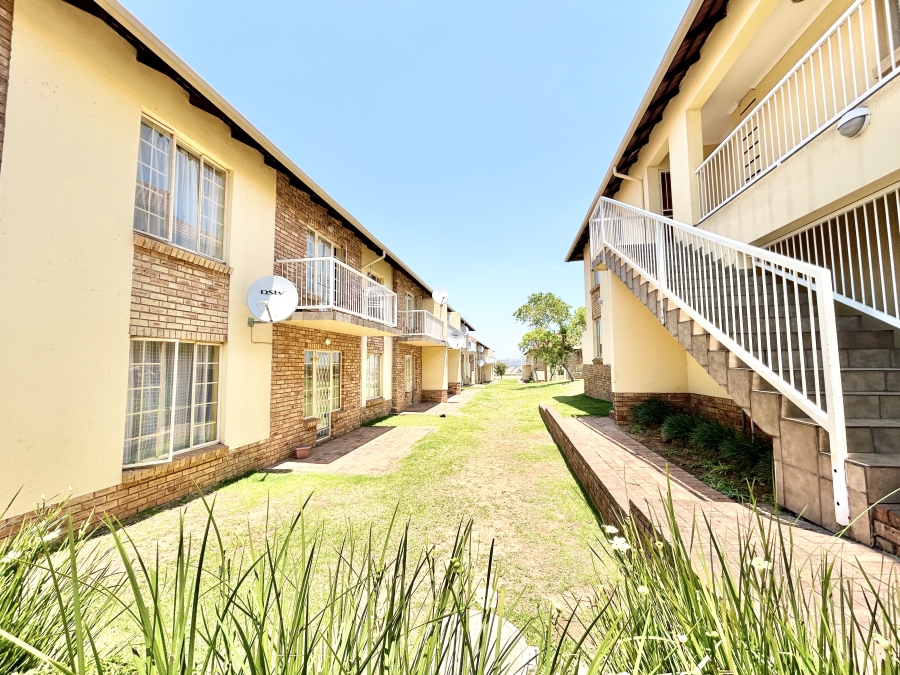 2 Bedroom Property for Sale in Kosmosdal Gauteng