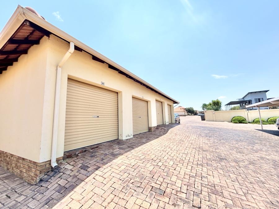 2 Bedroom Property for Sale in Kosmosdal Gauteng