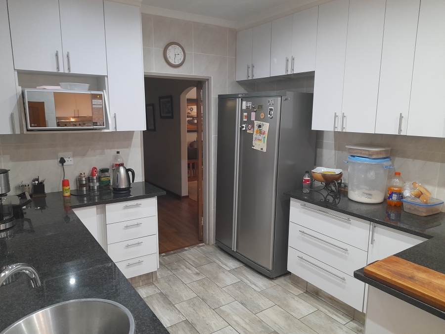 4 Bedroom Property for Sale in Wierda Park Gauteng