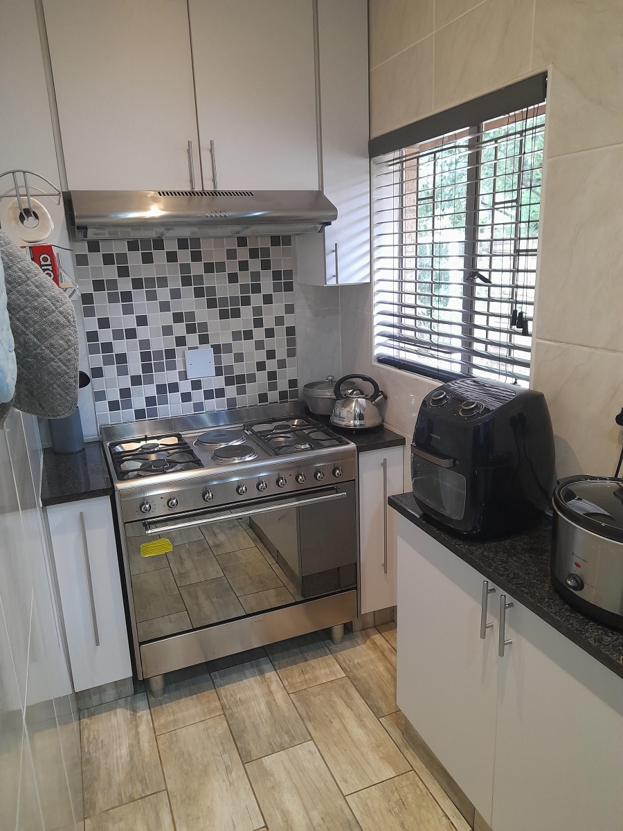 4 Bedroom Property for Sale in Wierda Park Gauteng