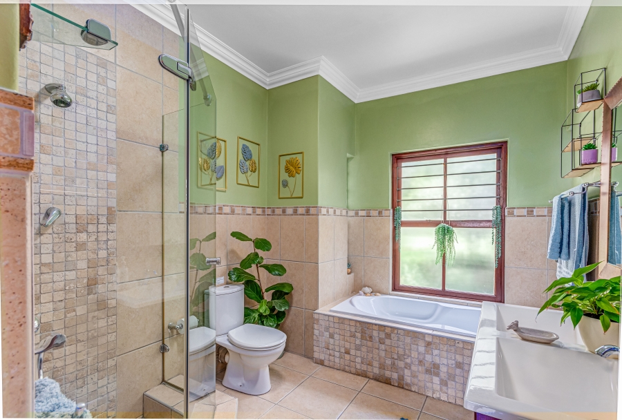 5 Bedroom Property for Sale in Saddlebrook Estate Gauteng