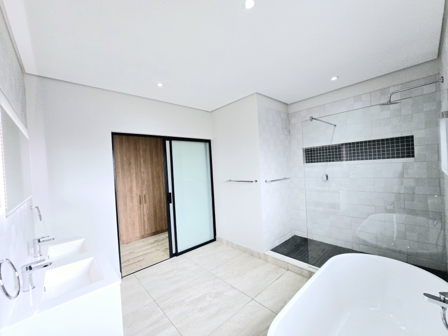 4 Bedroom Property for Sale in Carlswald Estate Gauteng