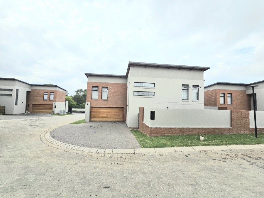 4 Bedroom Property for Sale in Carlswald Estate Gauteng