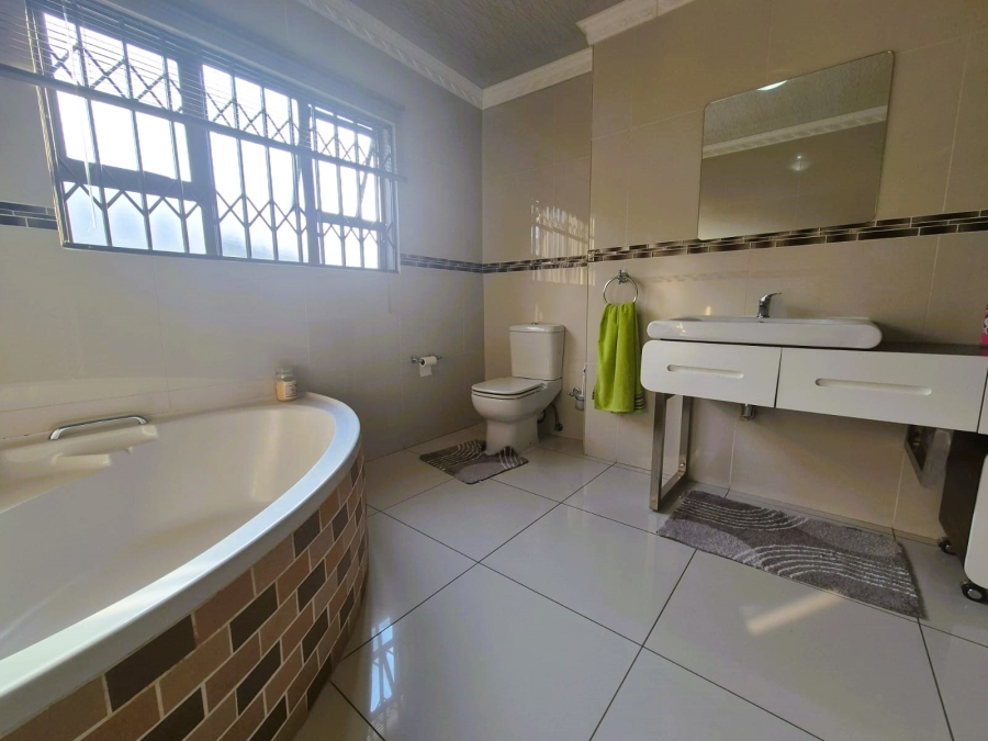 3 Bedroom Property for Sale in Sonland Park Gauteng