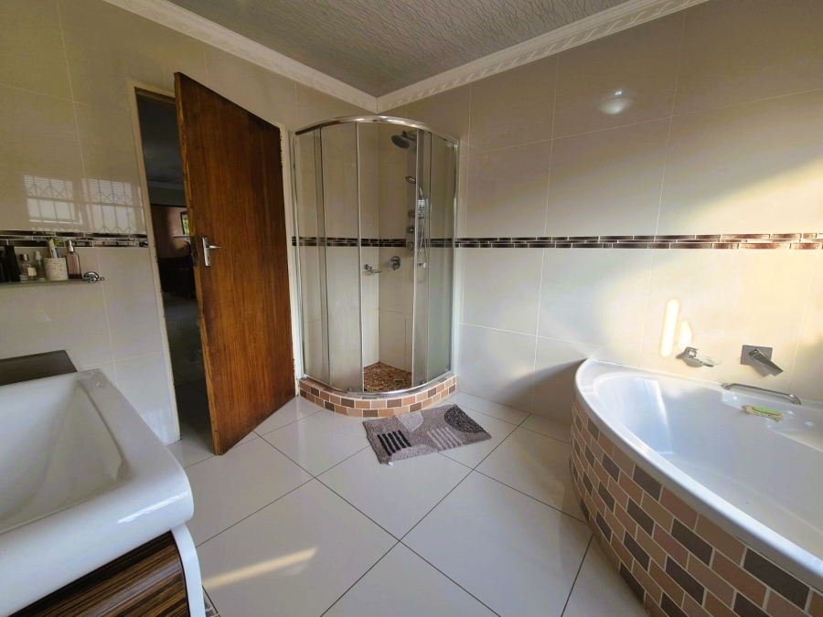 3 Bedroom Property for Sale in Sonland Park Gauteng
